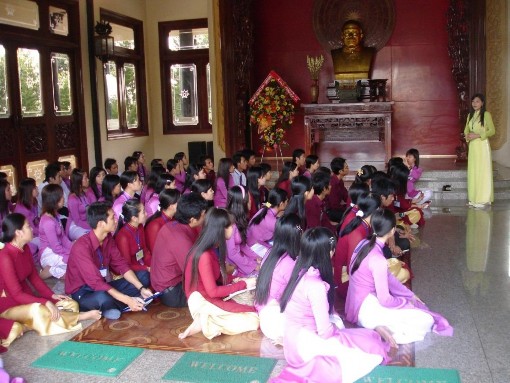 chuẩn bị thuyết minh giới thiệu với du khách ở các điểm tham quan du lịch 2