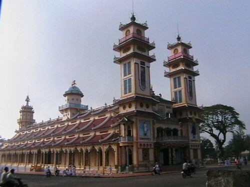thánh trung ương của đạo Cao Đài tọa lạc tại xã Long Thành Bắc huyện Hòa 4