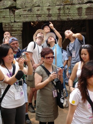 hướng dẫn khách quan sát và thuyết minh Khi phương tiện vận chuyển khách tới 1