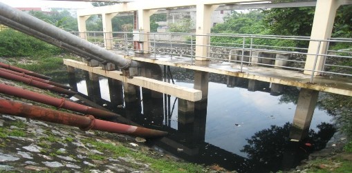 Ảnh 2 Nước thải từ các trạm bơm tiêu nước thải sinh hoạt của Trạm Bơm 2