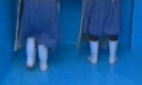 Hình 4 11 Khu vực tiếp nhận qua bể nhúng ủng 5 Vệ sinh dụng cụ thiết bị nhà 6