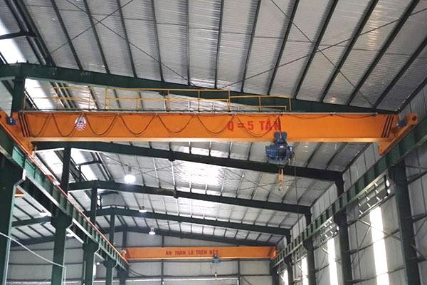 Hình 2 2 Thiết bị nâng vận chuyển Nguồn cautructhailong Người vận hành thiết 2