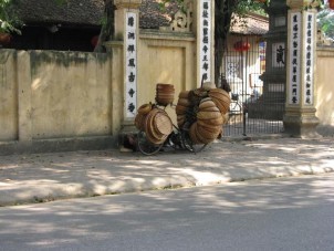 Câu hỏi còn đang bỏ ngỏ Phụ lục ảnh Một số hình ảnh về người bán rong 12