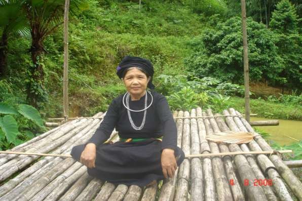 Ảnh nghệ nhân Hát Iếu Vi Thị Hoà ở Đồng Yên Bắc Quang Hà Giang Tác giả đề 3