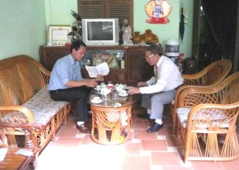 Nhà văn Nguyễn Trường Thanh và tác giả luận văn 3