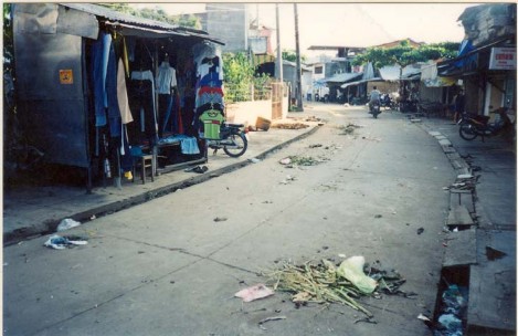 Hình 6 9 Rác thải được người dân vứt bừa bải trên đường phố Bùi Thị Nga 8