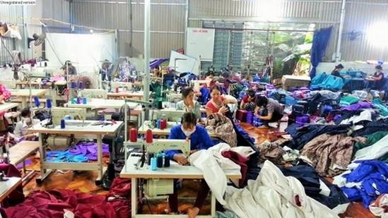 Áo mưa bị ngấm nước nguyên nhân chủ yếu là do thấm qua đường chỉ may và 5