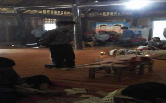 Ảnh 10 Khoi tàn cúng trong nghi lễ báo tổ tiên Nguồn Tác giả Ảnh 11 Các thầy 10