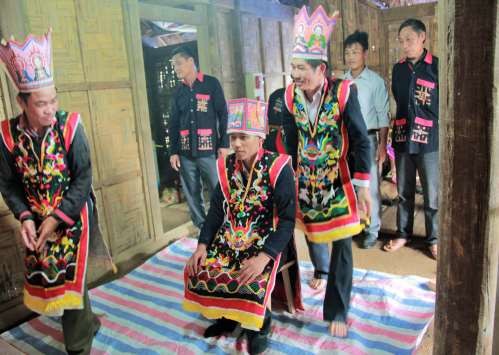 Ảnh 2 Múa rùa trong lễ cấp sắc của người Dao quần chẹt nguồn sưu tầm Ảnh 2