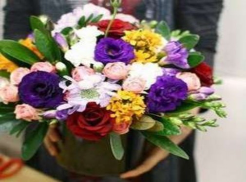 Hình 44d – Cuối cùng thêm những cành hoa và lá khác vào những chỗ trống còn 4