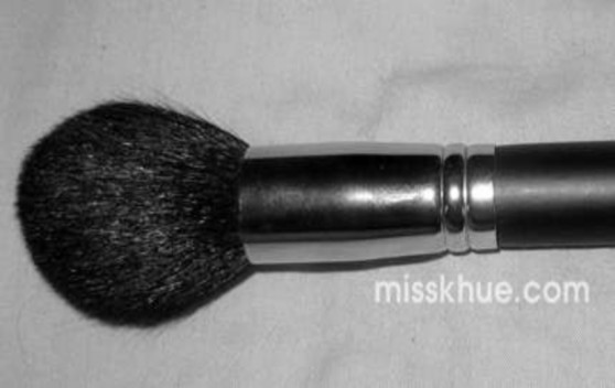 Hình 15 – Cọ phấn phủ Cọ vẽ chân mày Thông thường bạn sẽ dùng chì vẽ cho 6