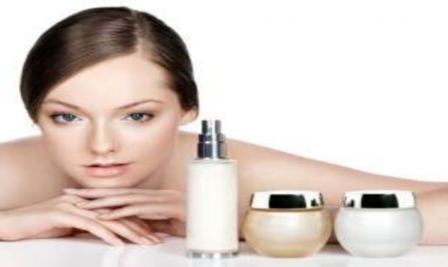 Hình 23 – Dưỡng da 1 5 3 Sử dụng kem lót Trong sổ tay các bước trang điểm cơ 4