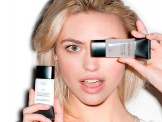 Hình 24 – Sử dụng kem lót 1 5 4 Trang điểm nền Kem nền là loại mỹ phẩm 5