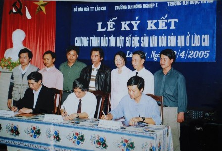 Hình 6 Lễ ký kết chương trình bảo tồn một số đặc sản văn hóa bản địa 6