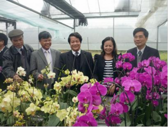 Ảnh 2 Bộ trưởng NN PTNT Cao Đức Phát và Bí thư tỉnh ủy Phú Thọ thăm Công ty 2