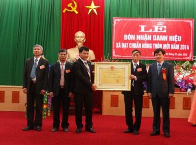 Ảnh 15 Lãnh đạo huyện Lâm Thao trao Bằng công nhận xã chuẩn Quốc gia về NTM 3