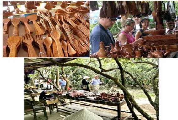 Trường Đại học Kinh tế Huế Tham quan các mặt hàng lưu niệm Trường Đại 12