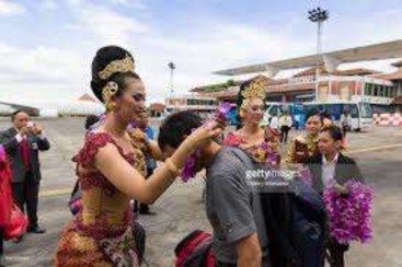 Là loại hoa đẹp đặc trưng của một dân tôc Được xâu các bông vào một dây 9