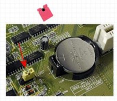 Jumper là một miếng Plastic nhỏ trong có chất dẫn điện dùng để cắm vào 8