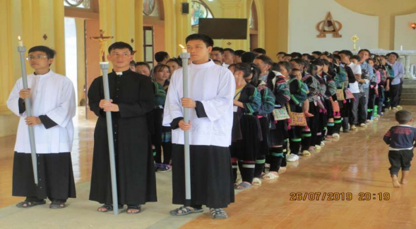 Chuẩn bị nghi lễ thực hiện các bí tích Rửa tội Thêm sức Thánh thể cho tân 7