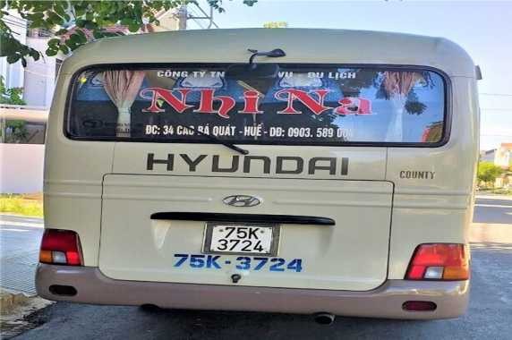 Hình 2 2 Xe du lịch 29 chỗ thương hiệu HYUNDAI của công ty TNHH Nhi Na Hình 2 3 Nội 2