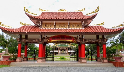 Ảnh 1 Cổng chính vào khu Di tích quốc gia đặc biệt Mộ và Khu Lưu niệm Nguyễn 1