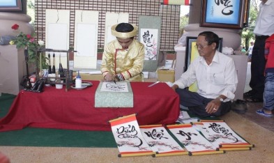 Ảnh 15 Viết Thư pháp trong Lễ hội Truyền thống Văn hóa tỉnh Bến Tre 1 7 Nguồn 14