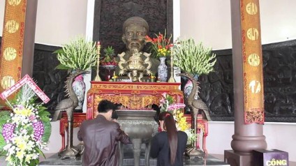 Ảnh 3 Bàn thờ nhà thơ yêu nước Nguyễn Đình Chiểu Nguồn Nghiên cứu sinh chụp 3