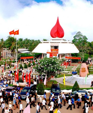 Ảnh 23 Nhân dân tham dự lễ hội Truyền thống Cách mạng tại Di tích quốc gia 5