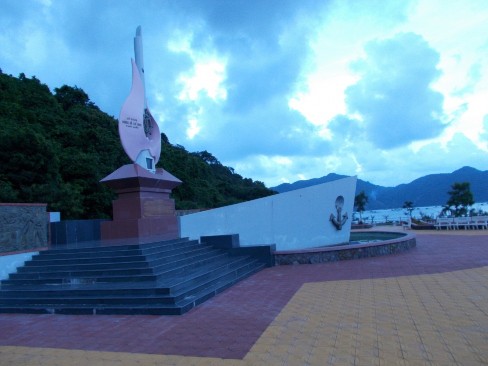 Di tích đường mòn Hồ Chí Minh trên biển Bãi Môn – Mũi Điện Gành Đá Đĩa 4