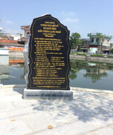 Ảnh 1 4 Tượng đài liệt sỹ của làng Ảnh 1 5 Một góc đường làng Phương La 4