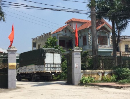 Ảnh 2 15 Xe của công ty gia đình vận chuyển sản phẩm đi tiêu thụ 16