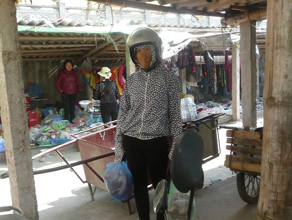 Ảnh 6 1 Tranh thủ giờ giải lao người thợ đi mua sắm 11