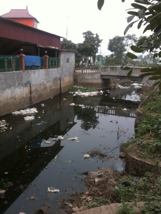 Ảnh 5 1 Ô nhiễm môi trường nước ở làng dệt Phương La Ảnh 5 2 Ô nhiễm không 9