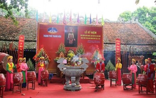 Ảnh 17 Lễ hội Thái miếu Tp Thanh Hóa Nguồn NCS 2017 Ảnh 18 Con cháu Võ Uy hành 16