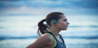 Hai sử dụng máy đánh nhịp điện tử và các thiết bị công nghệ trực quan 7