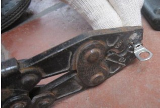 Hình 3 11 Bấm đầu cốt Hình 3 12 Dây điện sau khi đã được bấm cốt Bước 2