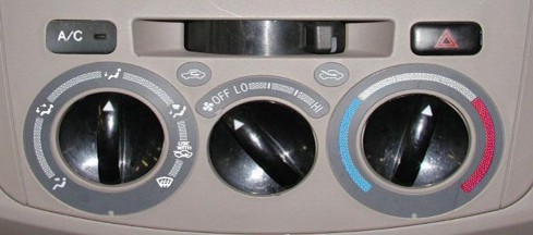 Hình 1 5 Bảng điều khiển hệ thống điều khiển A C trên xe INNOVA Với phương 5