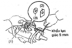 Lấy cụm bộ điều tốc ống trượt ra Tháo van điện cắt nhiên liệu · Tháo 5