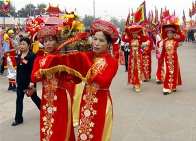 Ở nhiều làng xã trong dịp lễ hội hay trong những ngày tết bà con còn tổ chức 2