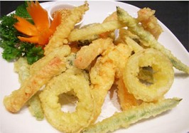 Tempura là món chiên trong ẩm thực Nhật đó là các loại tôm cá mực và rau củ 2