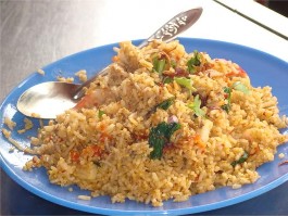 Vì là đất nước có nhiều dân theo đạo Hồi nên thịt cừu dê bò gà rất dễ 9