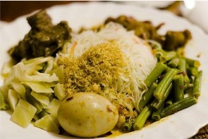 Indonesia gồm 13 000 hòn đảo kéo dài từ Tây sang Đông chạy dọc theo xích đạo 2