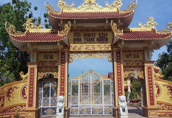 Hình 15 Chùa Trang Nghiêm ở xóm Tân An đầu cầu Pakse Champasak tác chụp ngày 5 12 1