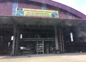 Hình 1 Công ty thương mại của người Việt tại Luang Prabang Hình 2 Quán ăn bình 1