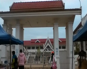 Hình 29 30 Trường trung học phổ thông Pong Kham ở Luang Prabang Hình 31 Hội người 22
