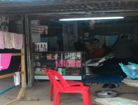 Hình 3 Gala sửa chữa xe máy của anh Văn Minh Hình 4 Tiệm cắt tóc LiZa của chị 4