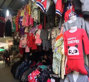 Hình 7 8 9 10 11 12 Cửa hàng và hàng hóa của người Việt tại chợ Luang Prabang 7