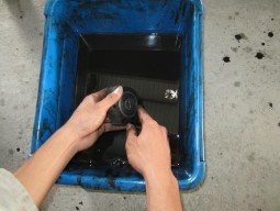 Dùng giẻ khô lau sạch bơm Lắp bơm dầu Thứ tự lắp bơm dầu bôi trơn Chú ý 14