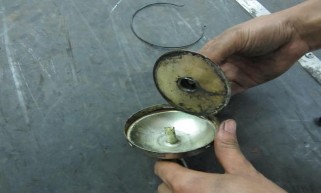 Hình 3 3 1d Làm sạch Dùng khí nén thổi sạch các cặn bẩn trên lưới lọc Hình 3 3